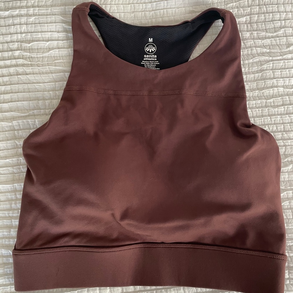 High neck sports bra